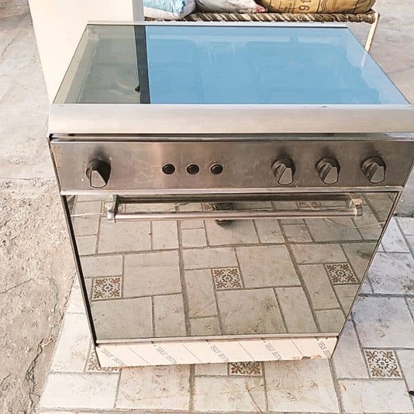 3 in 1  Coking Range with  Oven 8/10 Condition  with Glass Lid 8