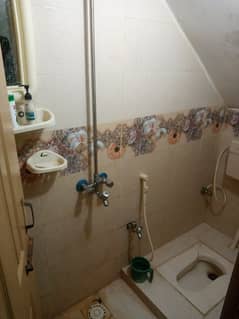 1 room washroom available for rent in khanna pull sanam chok