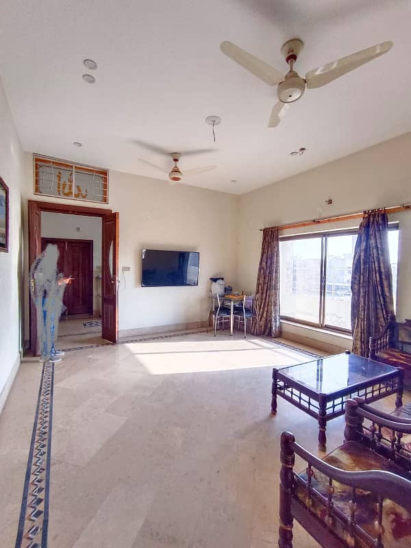 Eden Valley Society Boundary Wall Canal Road Faisalabad VIP Location Facing Park* 11 Marla Upper Portion House For Rent 3 Master Bed Room Attached Bath 4