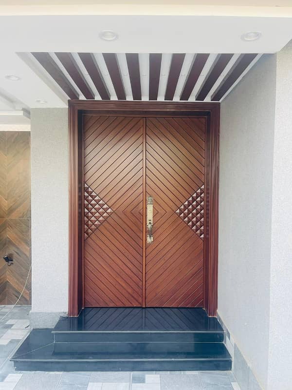 10 Marla Like A Brand New House Is Available For Rent In Jasmine Block Bahria Town Lahore 27