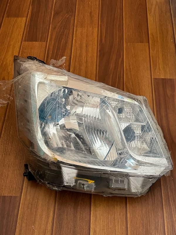 Daihatsu Move 2016-2018 Right Headlight 1