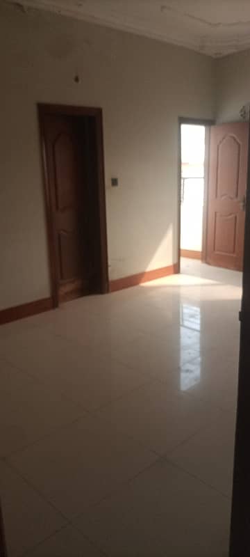 3 bedroom lounge 3 bath 2nd floor 160 yard portion for Rent in block D 4