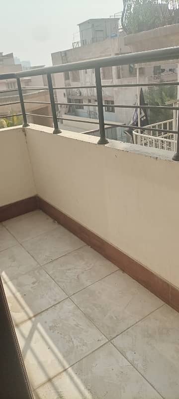 3 bedroom lounge 3 bath 2nd floor 160 yard portion for Rent in block D 10