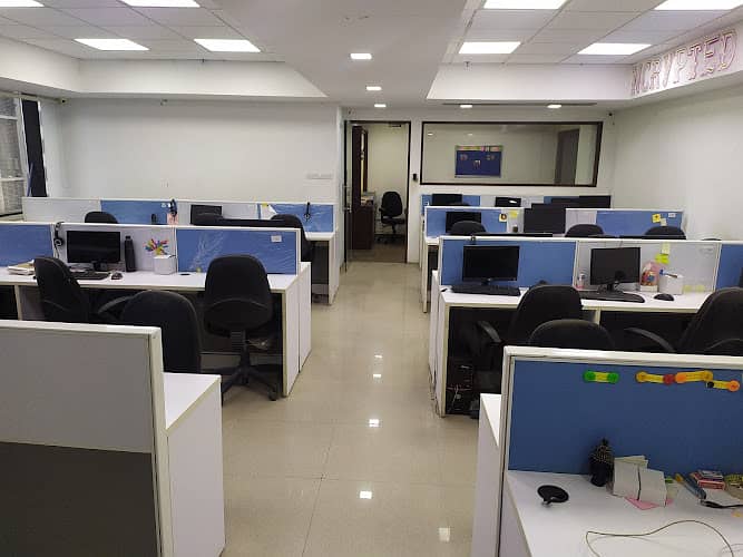 500 Sqft Office Space on rent for software house and IT On main 6th road 0