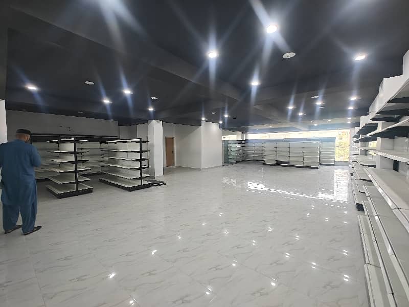 1 KANAL BASEMENT + 6 FLOORS COMMERCIAL BUILDING FOR RENT ON MAIN ROAD JOHAR TOWN 7