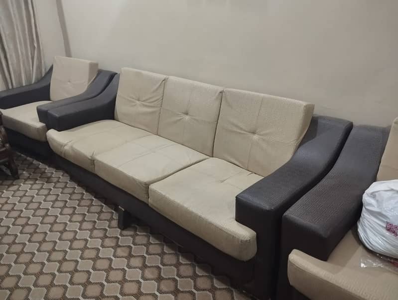 7 seater sofa with center table 0