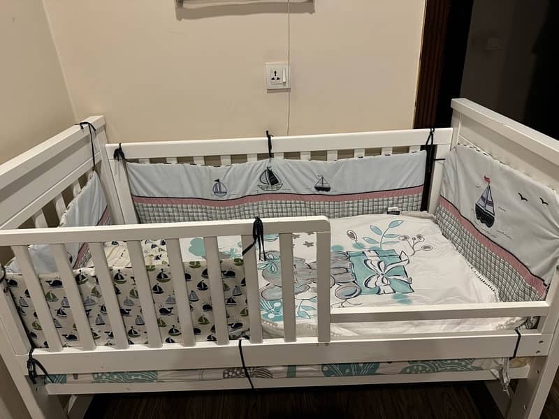 baby white cot 2