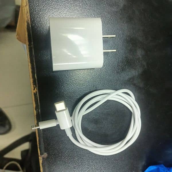 I Phone 13 pro max original Charger 2