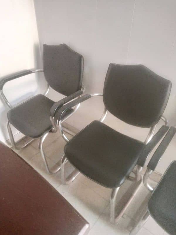 office 6 chairs , one rulling office chair and office 1