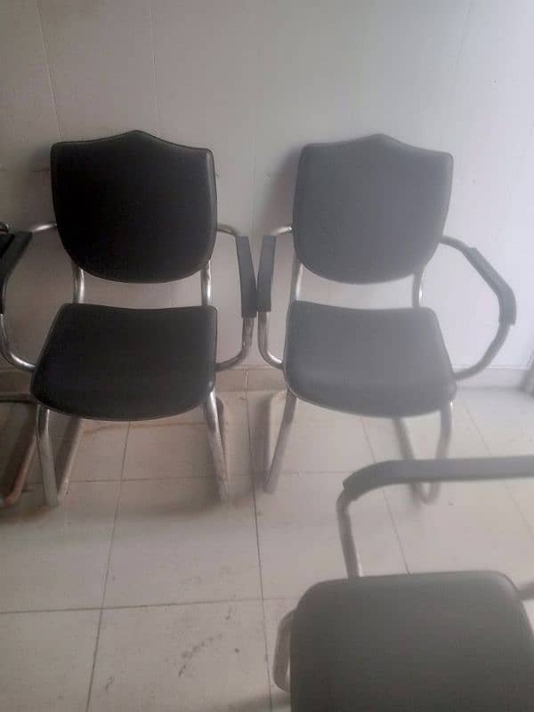 office 6 chairs , one rulling office chair and office 2