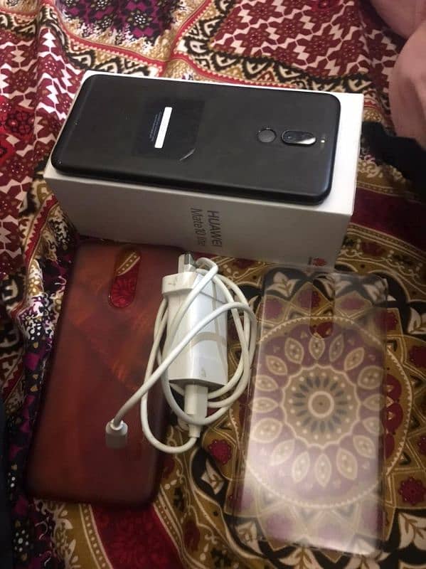 mate 10 lite box and charger 9