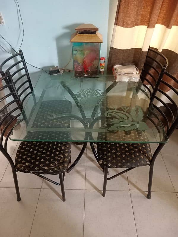 4 chairs dinning table in used 1