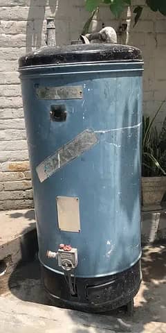 Natural gas large size Geyser 55 litfor urgent sale . . good condition