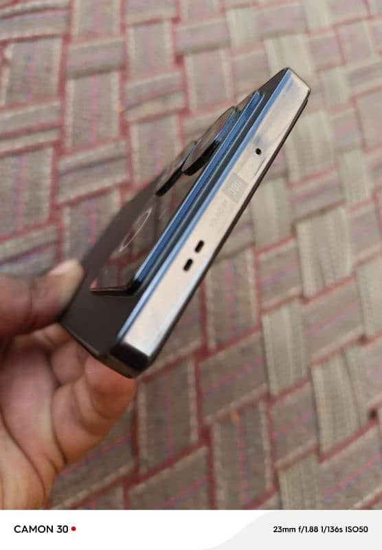 Infinx note 40 16/256 me back camera glass demage ha baki condition ok 4