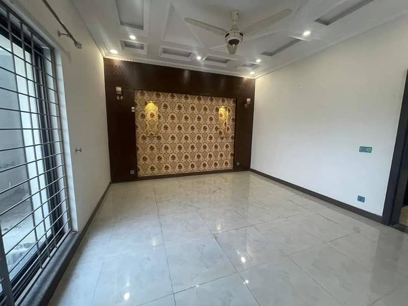 10 Marla Upper Portion For Rent in Bahria Town Lahore. 2