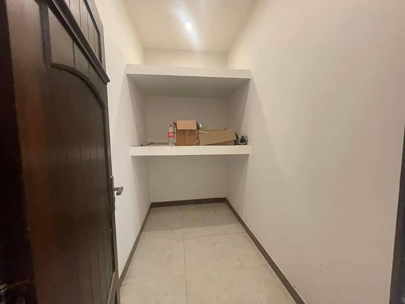 10 Marla Upper Portion For Rent in Bahria Town Lahore. 4