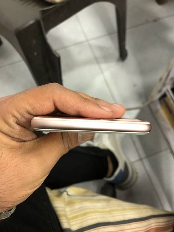 iphone 7+ 256gb pta 4