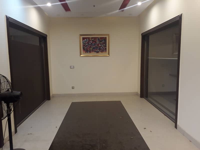 1 Kanal Upper Portion Available With Sperate Gate For Family 5