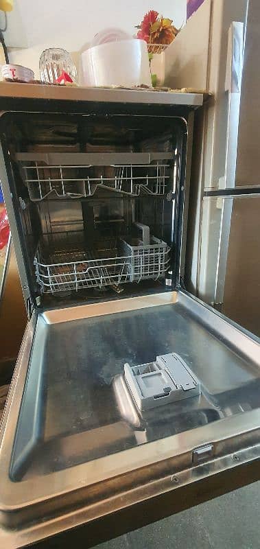 LG Dishwasher with Inverter Direct Drive - DFB512FP 11