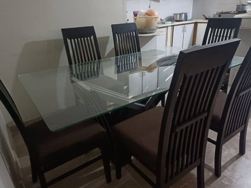 Dining table with 6 chairs. 0