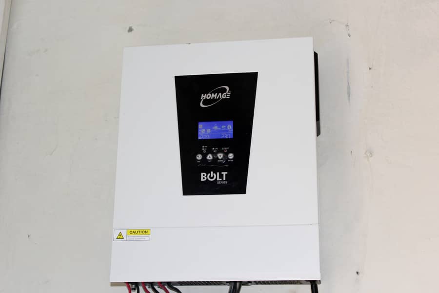 JUST 1 MONTH Used 4 kw Homage Hybrid Inverter Bolt (HBS-4017SCC) 4