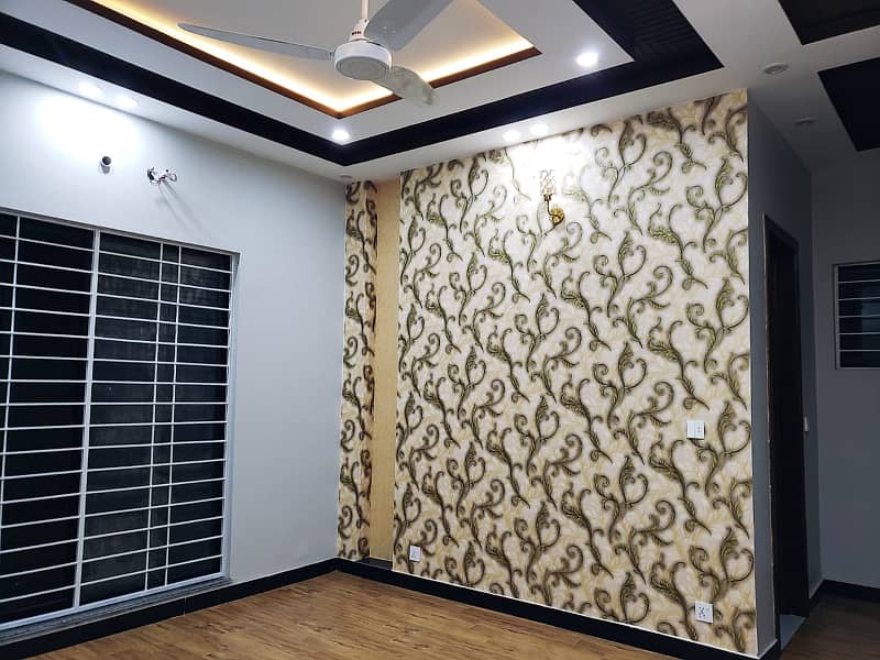 10 Marla Lower Portion For Rent in Bahria Town Lahore. 3