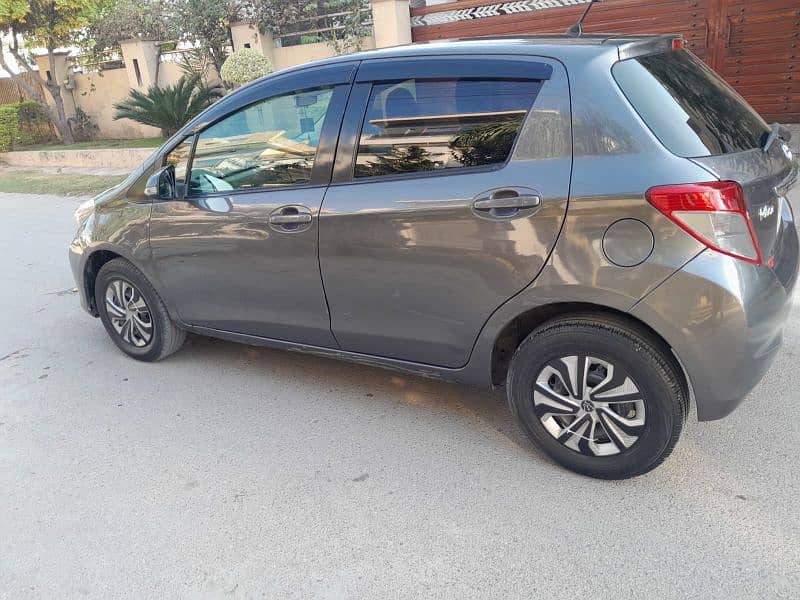 Toyota Vitz 2012, Islamabad registered, best condition. 10