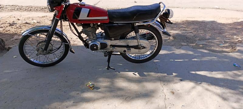 Honda 125 for sale urgently 2nd owner hn  mry name py ha 0