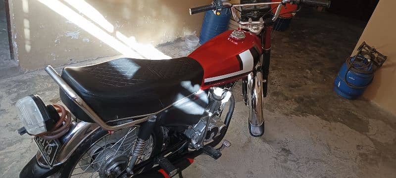 Honda 125 for sale urgently 2nd owner hn  mry name py ha 10