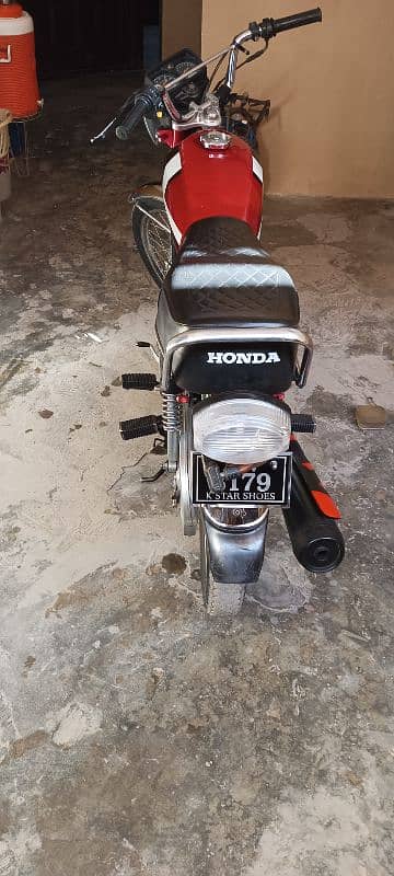 Honda 125 for sale urgently 2nd owner hn  mry name py ha 12