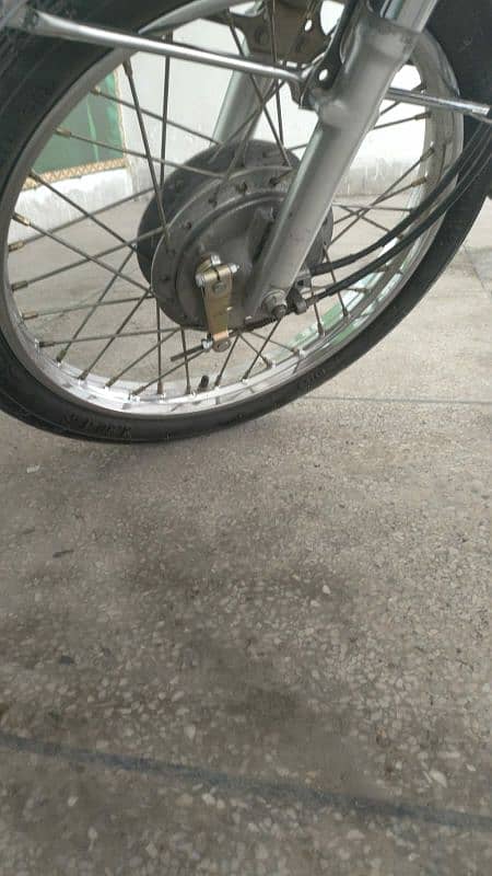 Honda 125 Original Rim with hub 1