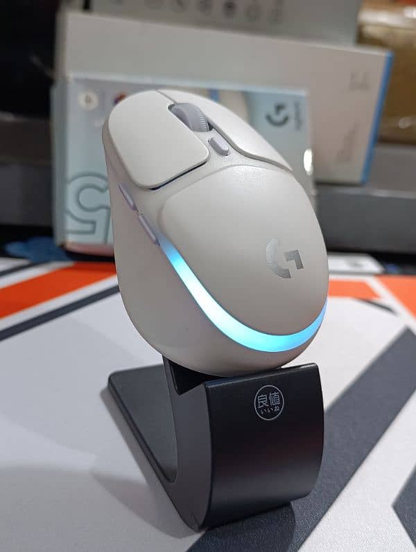 Logitech G705 Wireless Gaming Mouse, Customizable LIGHTSYNC RGB 2