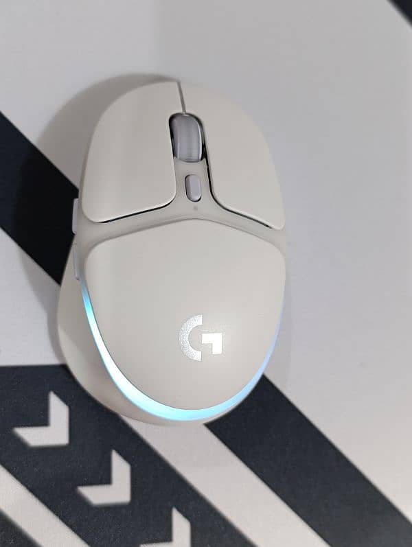 Logitech G705 Wireless Gaming Mouse, Customizable LIGHTSYNC RGB 4