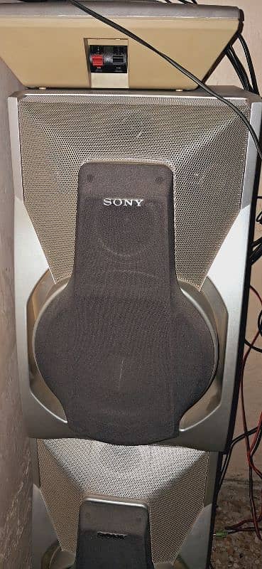 15000 sony speaker for sale 100 working nice sond sony brand 3