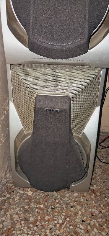 15000 sony speaker for sale 100 working nice sond sony brand 4