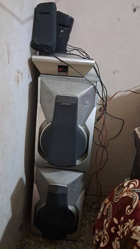 15000 sony speaker for sale 100 working nice sond sony brand 6