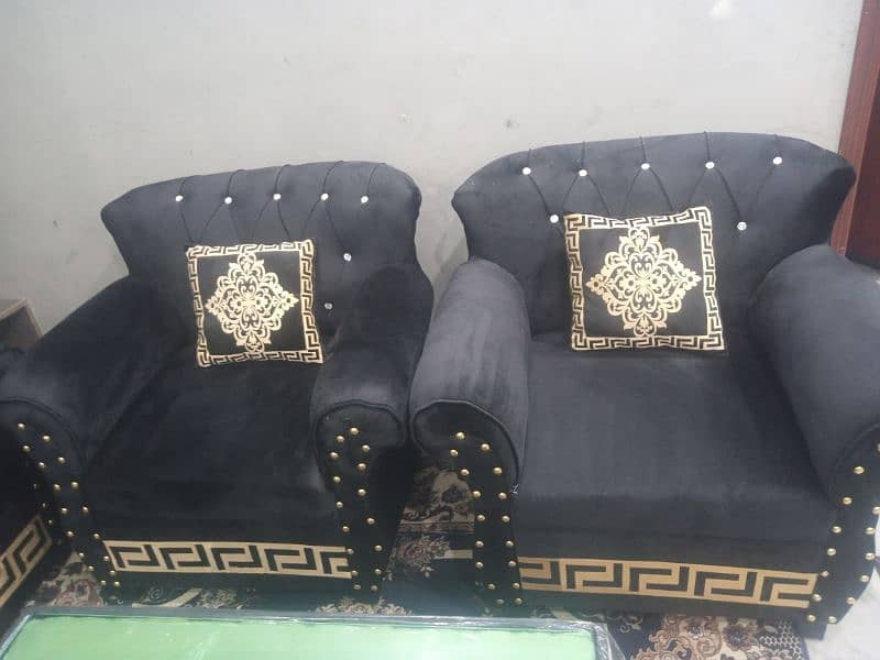 7 Seater Sofa In 10/10 condition in reasonable price 5