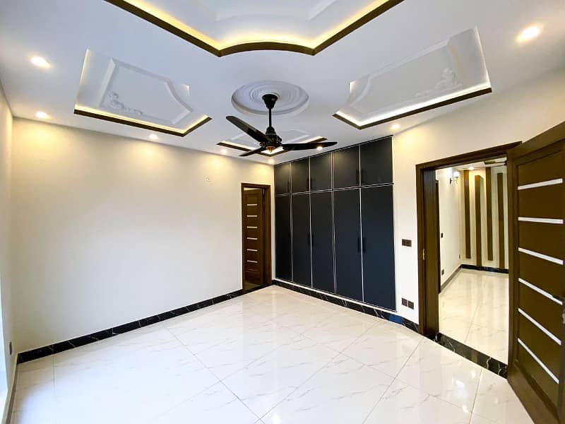 10 MARLA LUXURY BRAND NEW HOUSE FOR SALE IN BAHRIA TOWN LAHORE (100% ORIGINAL AD) 9