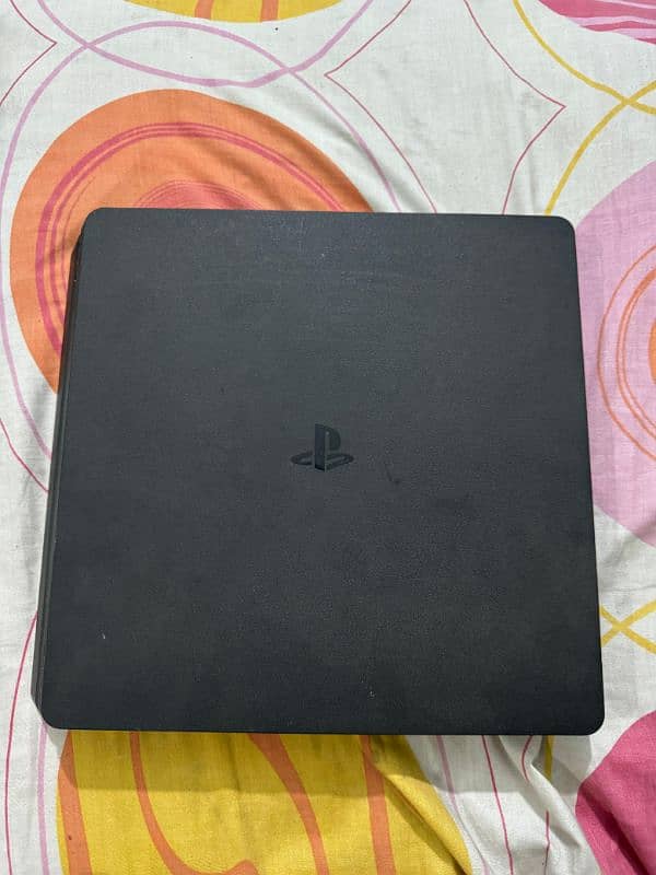 PS4 slim 1