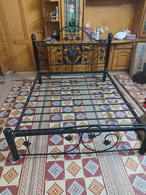 iron double bed 0