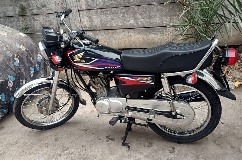 Honda 125 CG 2017 model for urgent sale 1