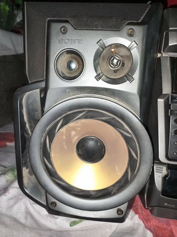 Speaker is Excellent condition 2