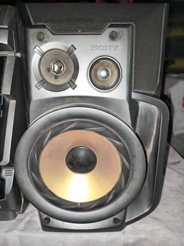 Speaker is Excellent condition 3