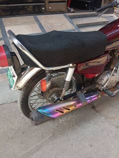 lush condition honda 125 for sale urgent.     03084332920