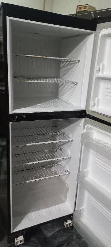 i want sell this fridge. 2