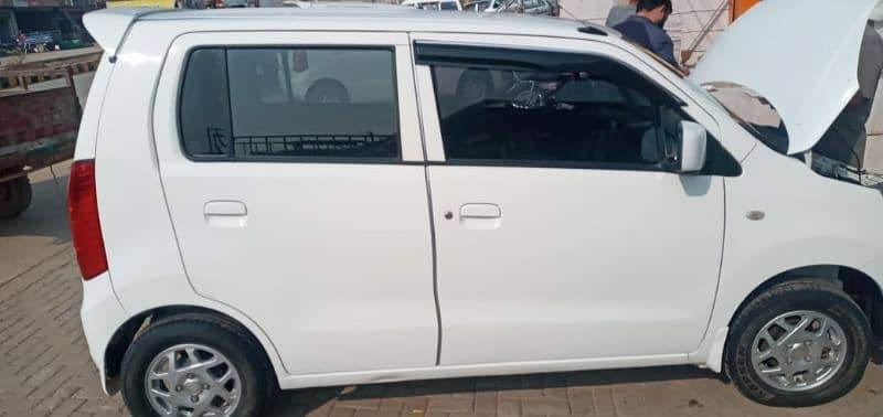 Suzuki Wagon R 2019 1