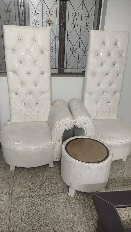 coffe chairs along coffee table 0