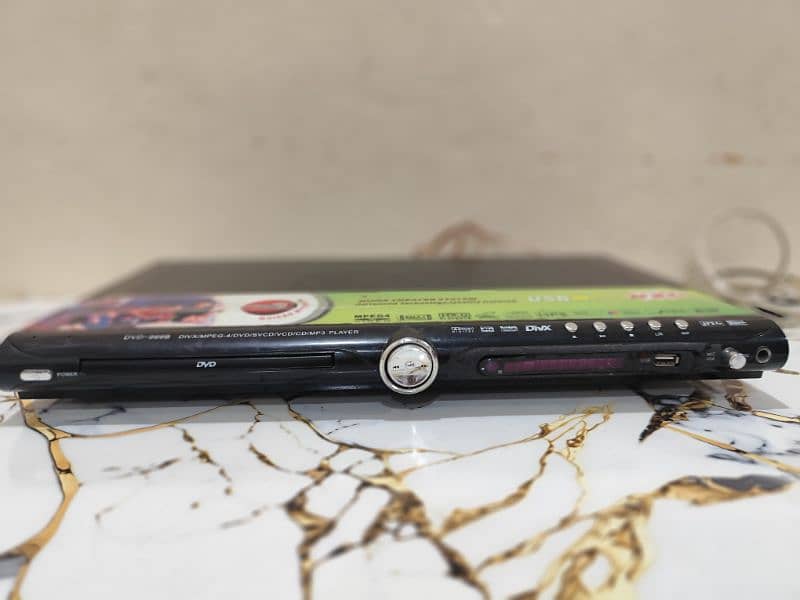 super slim DVD player 0