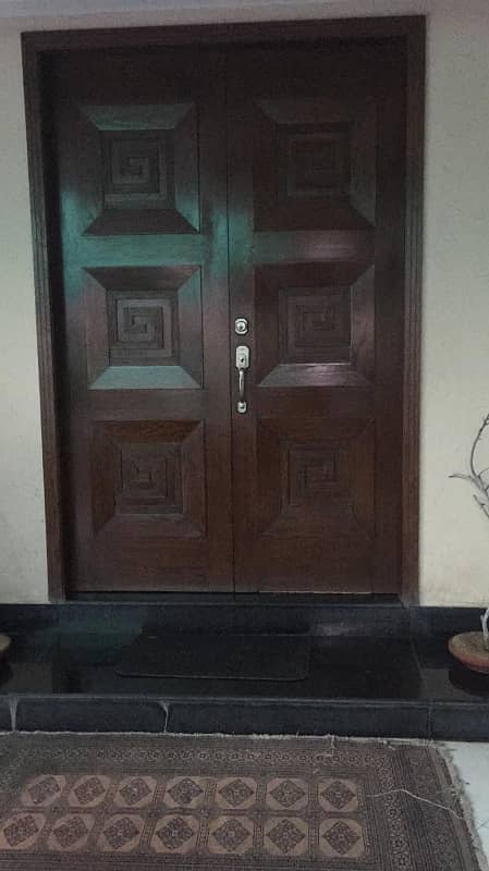 01 Kanal Slightly Used Well Maintained Like Brand New Modren Designe Bungalow For Sale In DHA Phase-4 Near To Park 1