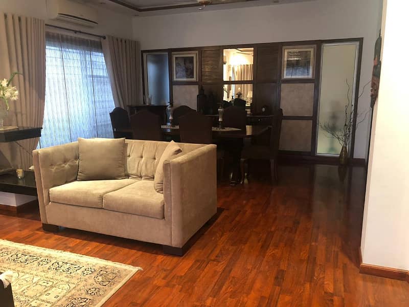 01 Kanal Slightly Used Well Maintained Like Brand New Modren Designe Bungalow For Sale In DHA Phase-4 Near To Park 4